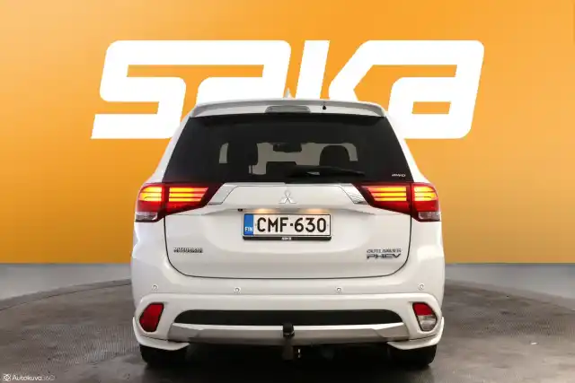 Valkoinen Maastoauto, Mitsubishi Outlander PHEV – CMF-630