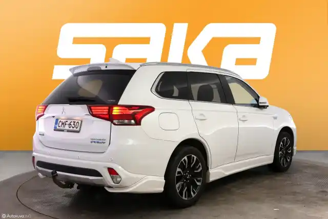 Valkoinen Maastoauto, Mitsubishi Outlander PHEV – CMF-630