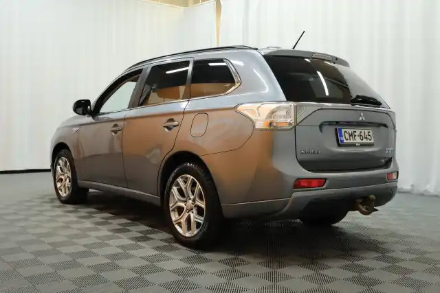 Harmaa Maastoauto, Mitsubishi Outlander PHEV – CMF-645