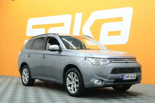 Harmaa Maastoauto, Mitsubishi Outlander PHEV – CMF-645