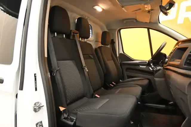 Valkoinen Pakettiauto, Ford Transit Custom – CMG-691