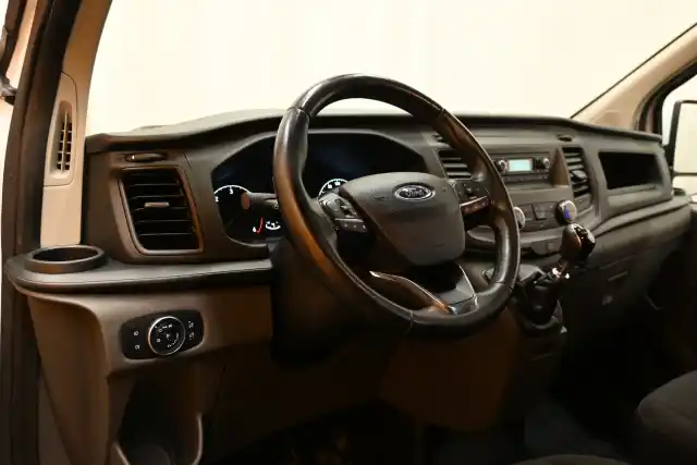 Valkoinen Pakettiauto, Ford Transit Custom – CMG-691