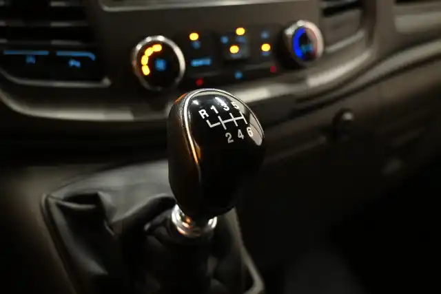 Valkoinen Pakettiauto, Ford Transit Custom – CMG-691