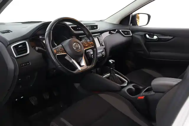 Valkoinen Maastoauto, Nissan Qashqai – CMG-763