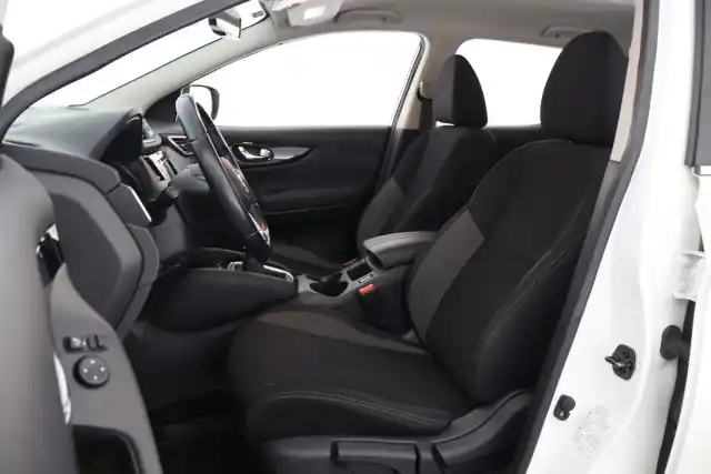 Valkoinen Maastoauto, Nissan Qashqai – CMG-763