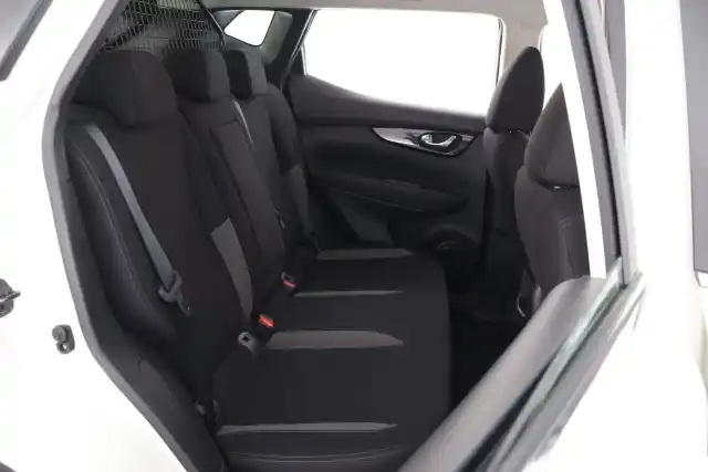 Valkoinen Maastoauto, Nissan Qashqai – CMG-763