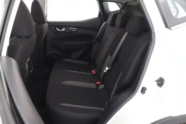 Valkoinen Maastoauto, Nissan Qashqai – CMG-763