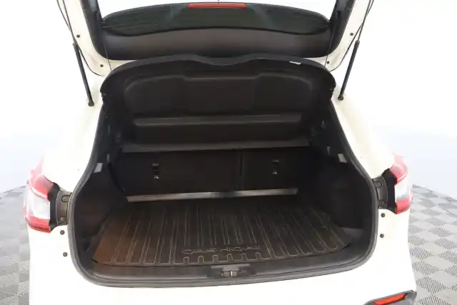 Valkoinen Maastoauto, Nissan Qashqai – CMG-763