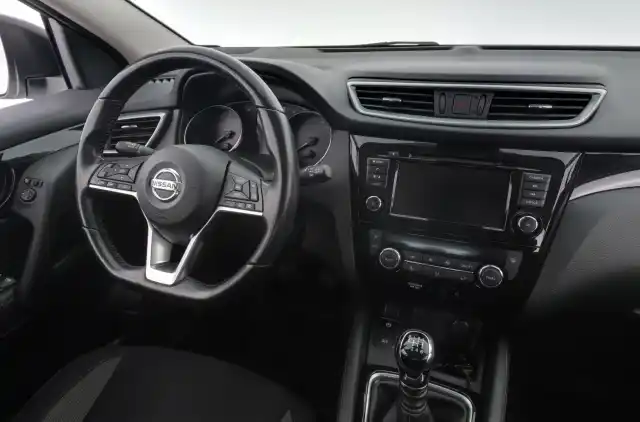 Valkoinen Maastoauto, Nissan Qashqai – CMG-763