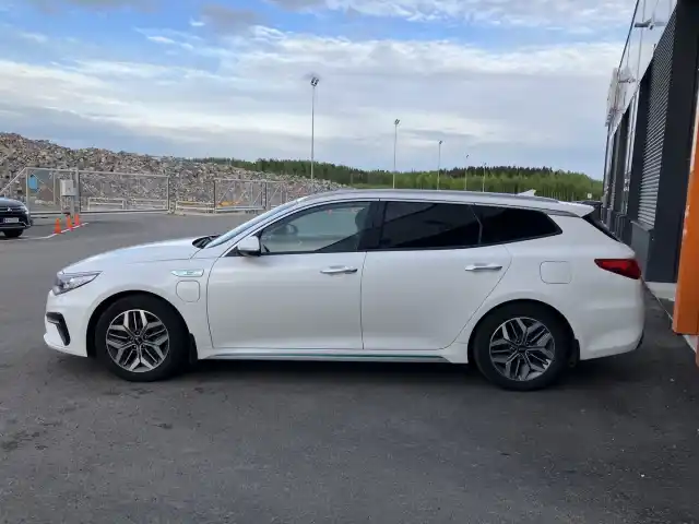 Valkoinen Farmari, Kia Optima – CMG-845