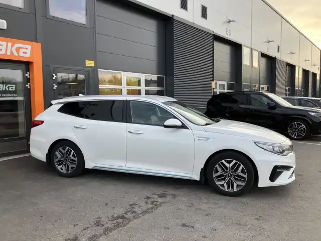 Valkoinen Farmari, Kia Optima – CMG-845