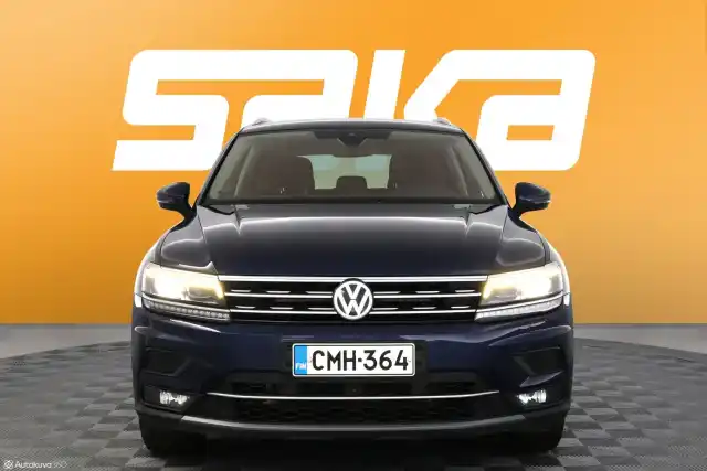 Sininen Maastoauto, Volkswagen Tiguan – CMH-364