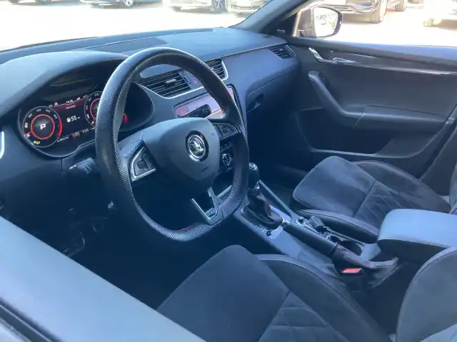 Sininen Viistoperä, Skoda Octavia – CMH-530