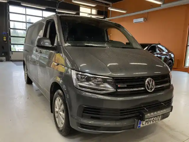 Harmaa Pakettiauto, Volkswagen Transporter – CMH-602