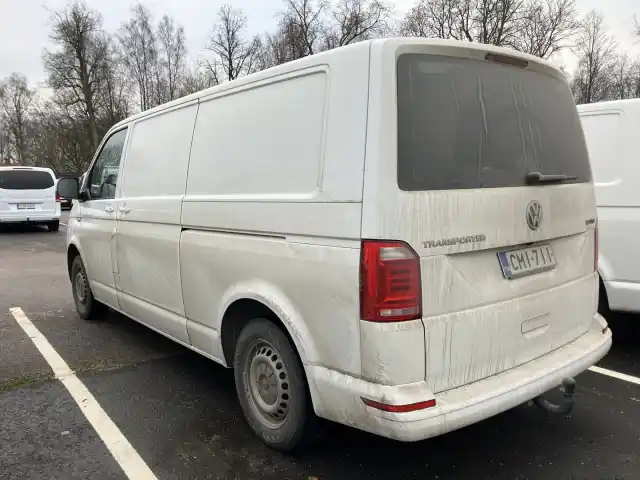 Valkoinen Pakettiauto, Volkswagen Transporter – CMI-711