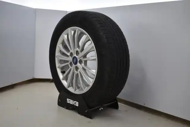 Punainen Viistoperä, Ford Focus – CMI-776
