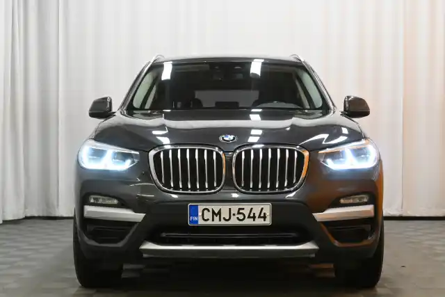 Harmaa Maastoauto, BMW X3 – CMJ-544