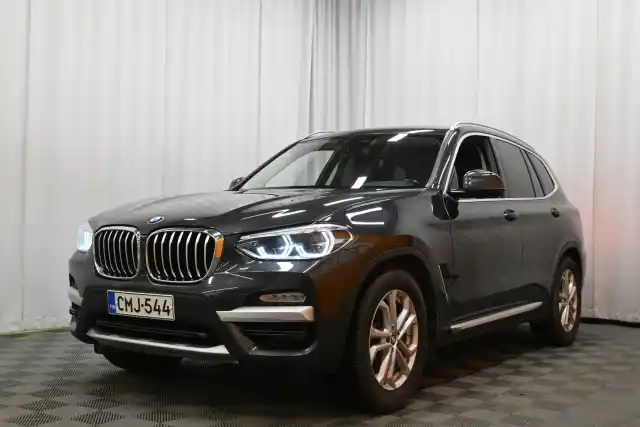 Harmaa Maastoauto, BMW X3 – CMJ-544