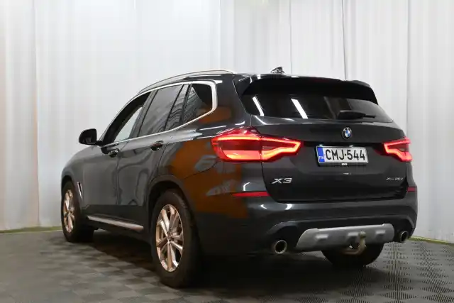 Harmaa Maastoauto, BMW X3 – CMJ-544