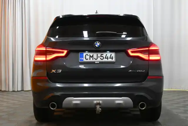 Harmaa Maastoauto, BMW X3 – CMJ-544