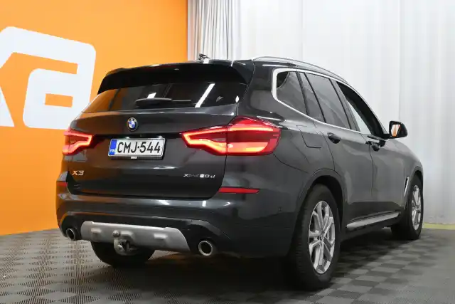 Harmaa Maastoauto, BMW X3 – CMJ-544