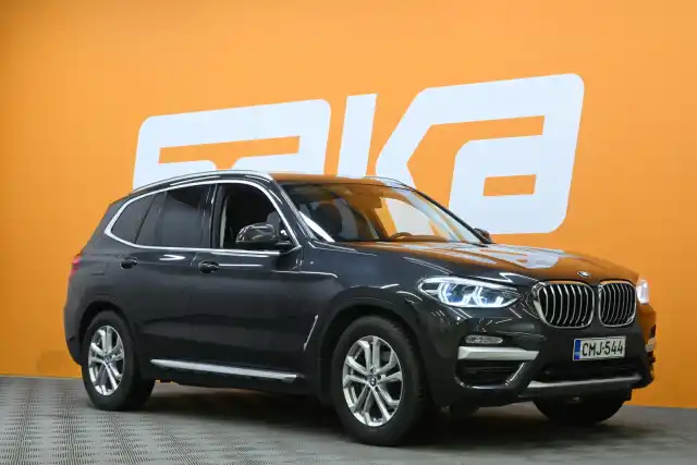 Harmaa Maastoauto, BMW X3 – CMJ-544