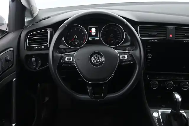 Valkoinen Viistoperä, Volkswagen Golf – CMM-252