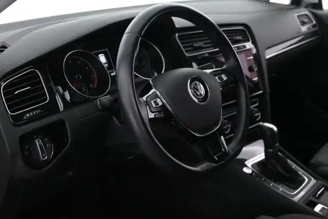 Valkoinen Viistoperä, Volkswagen Golf – CMM-252