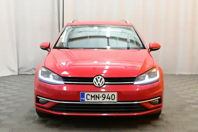 Punainen Farmari, Volkswagen Golf – CMN-940