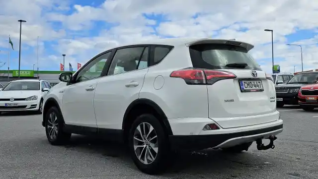 Valkoinen Maastoauto, Toyota RAV4 – CMO-447