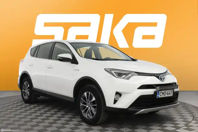 Valkoinen Maastoauto, Toyota RAV4 – CMO-447