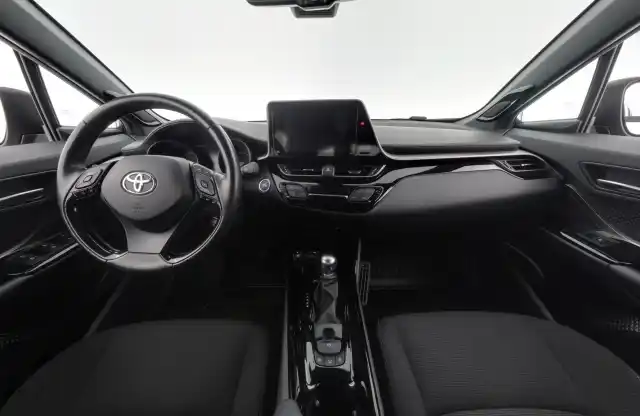 Harmaa Maastoauto, Toyota C-HR – CMO-638