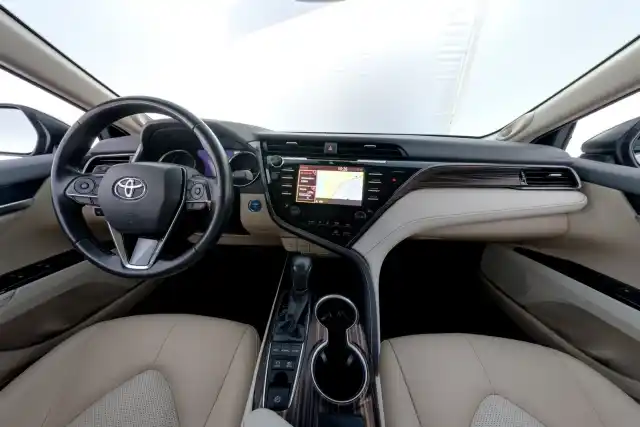 Musta Sedan, Toyota Camry – CMT-143