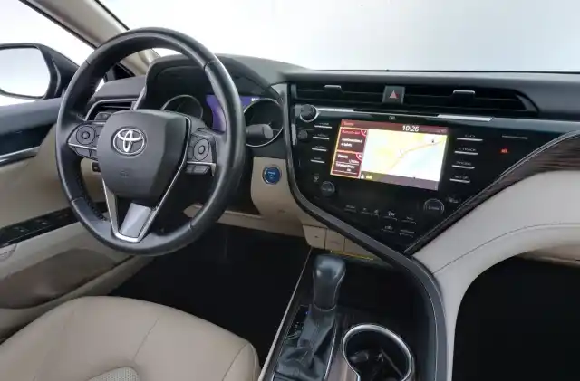 Musta Sedan, Toyota Camry – CMT-143