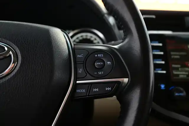 Musta Sedan, Toyota Camry – CMT-143