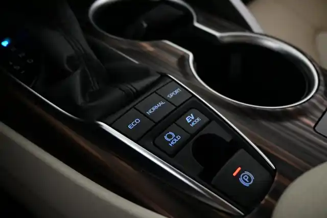 Musta Sedan, Toyota Camry – CMT-143