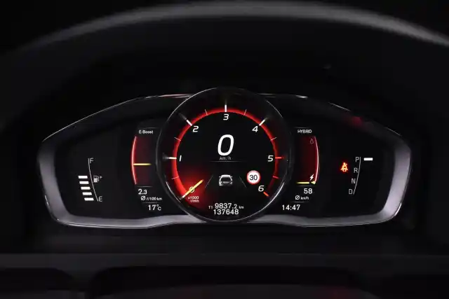 Harmaa Farmari, Volvo V60 – CMU-255