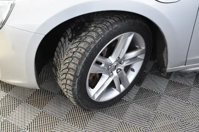 Harmaa Farmari, Volvo V60 – CMU-255
