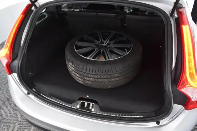 Harmaa Farmari, Volvo V60 – CMU-255
