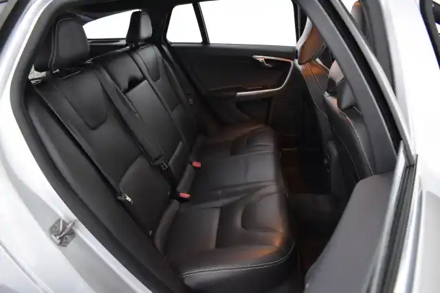 Harmaa Farmari, Volvo V60 – CMU-255