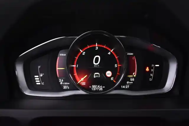 Harmaa Farmari, Volvo V60 – CMU-255