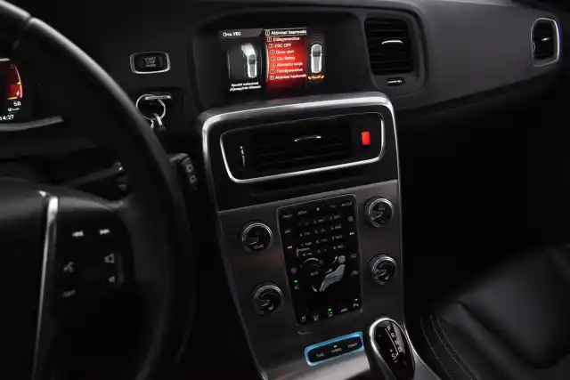 Harmaa Farmari, Volvo V60 – CMU-255