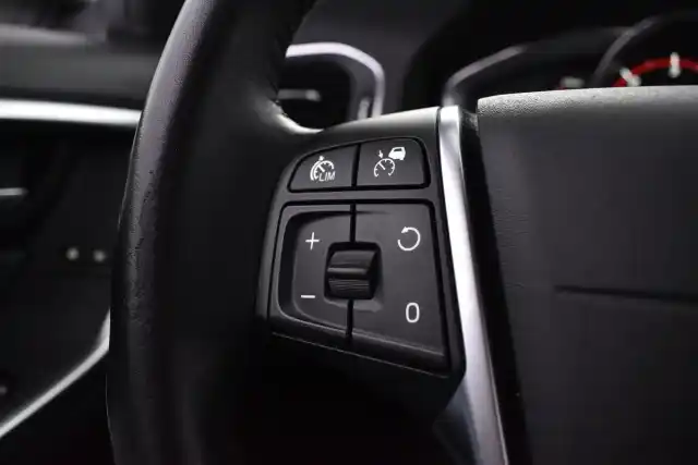 Harmaa Farmari, Volvo V60 – CMU-255
