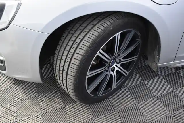 Harmaa Farmari, Volvo V60 – CMU-255