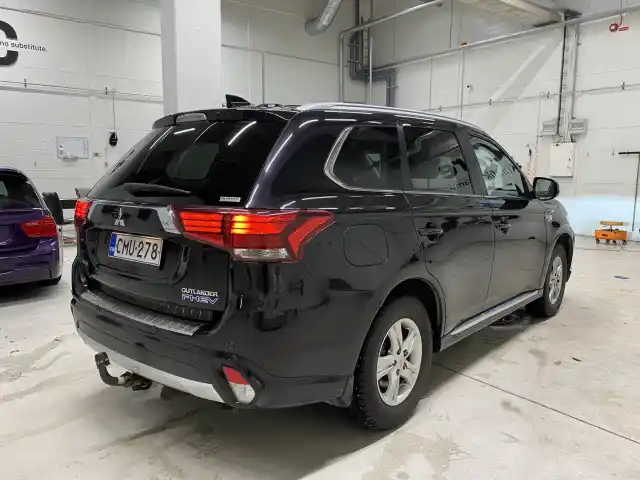 Musta Maastoauto, Mitsubishi Outlander – CMU-278