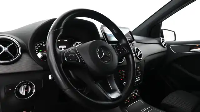 Musta Tila-auto, Mercedes-Benz B – CMU-535