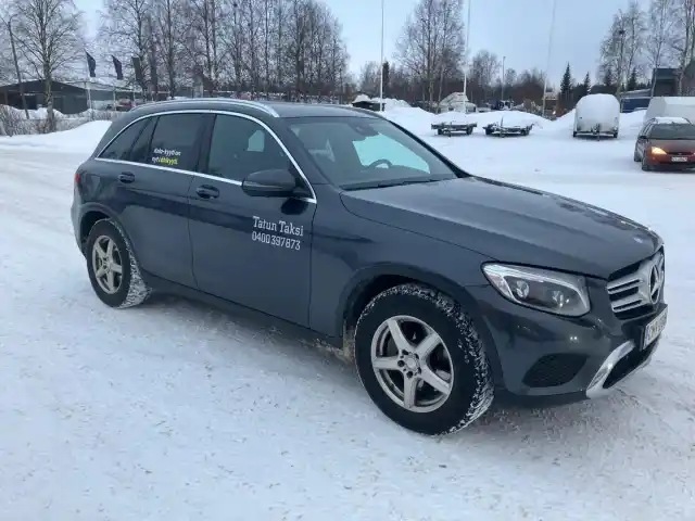 Harmaa Maastoauto, Mercedes-Benz GLC – CMV-208