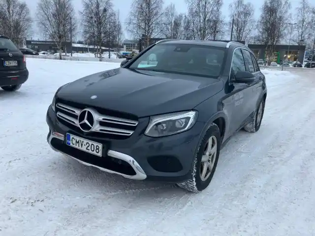 Harmaa Maastoauto, Mercedes-Benz GLC – CMV-208