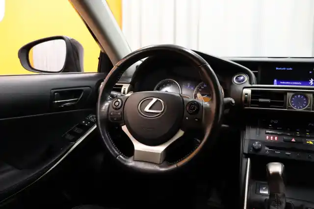  Sedan, Lexus IS – CMV-293