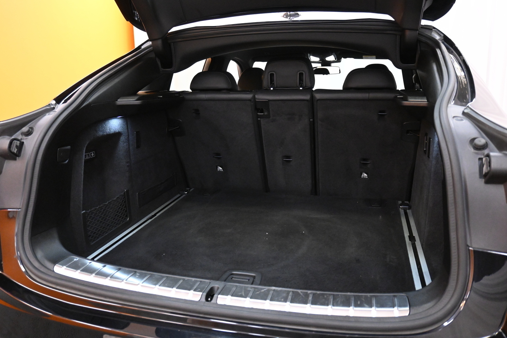 Musta Maastoauto, BMW X4 – CMV-484